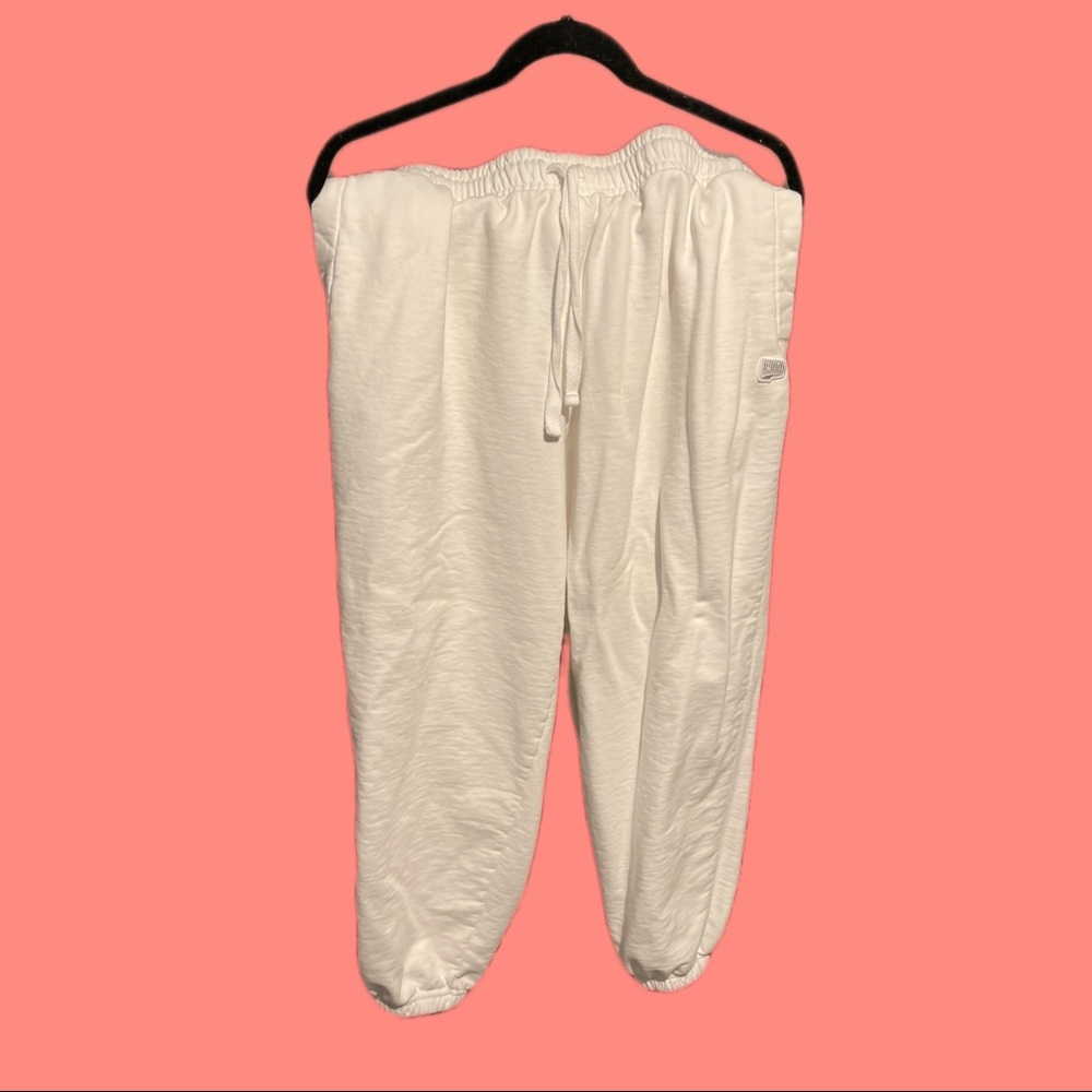 Woman’s puma white sweat pants